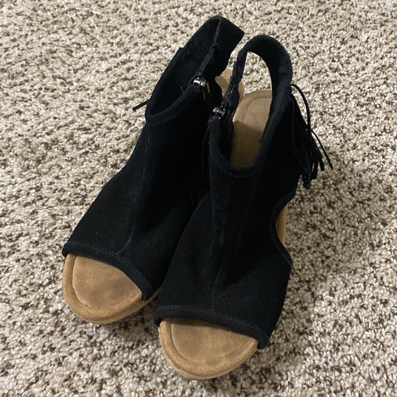 Black suede leather Minnetonka brand women’s ankle wedges - size 9 - Picture 2 of 10